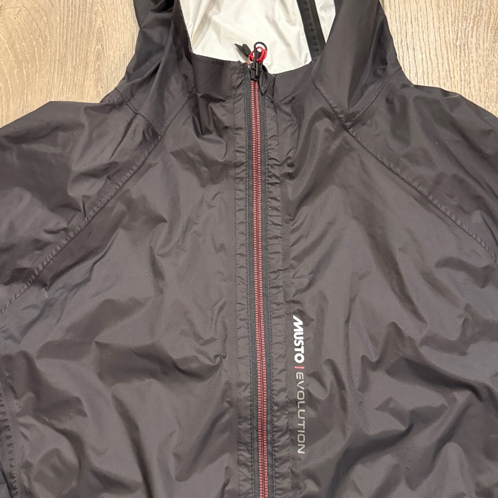 Musto Women's Evolution Lightweight Shell Windbre… - image 4
